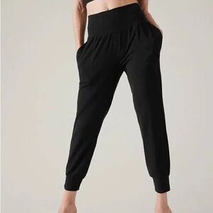 Athleta Black Salutation Joggers: size:M:EUC